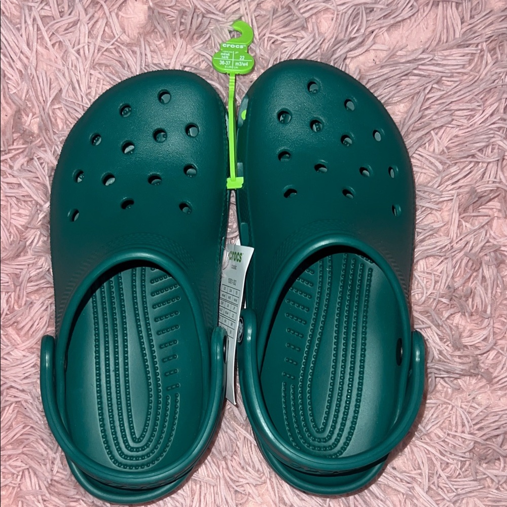 Women’s size 6- Crocs- Green